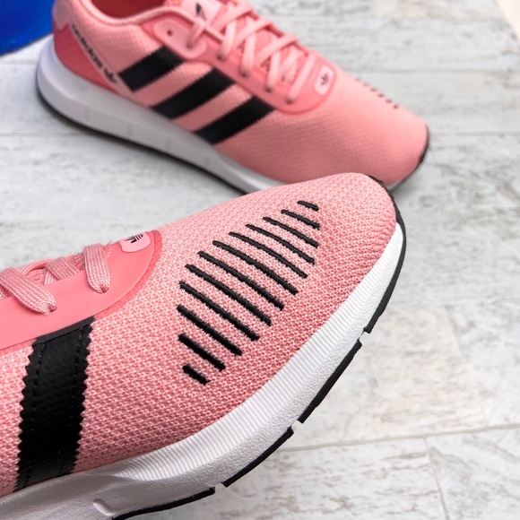 Adidas Swift Run RF running shoes - Picture 3 of 16